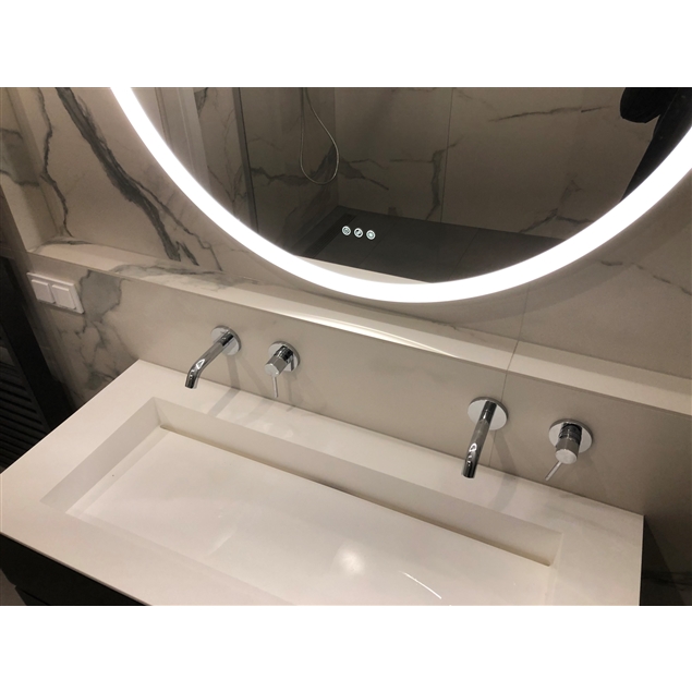 Badkamermeubel Frozen 140 cm met ronde spiegel Giro in marmer badkamer